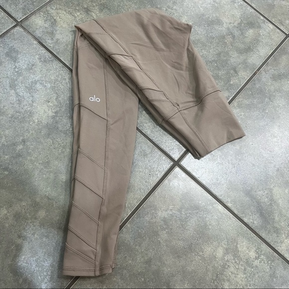 Alo Yoga Block Mesh Stripe Side Detail High Waist Leggings Beige Sz XS Outdoor - Picture 11 of 12
